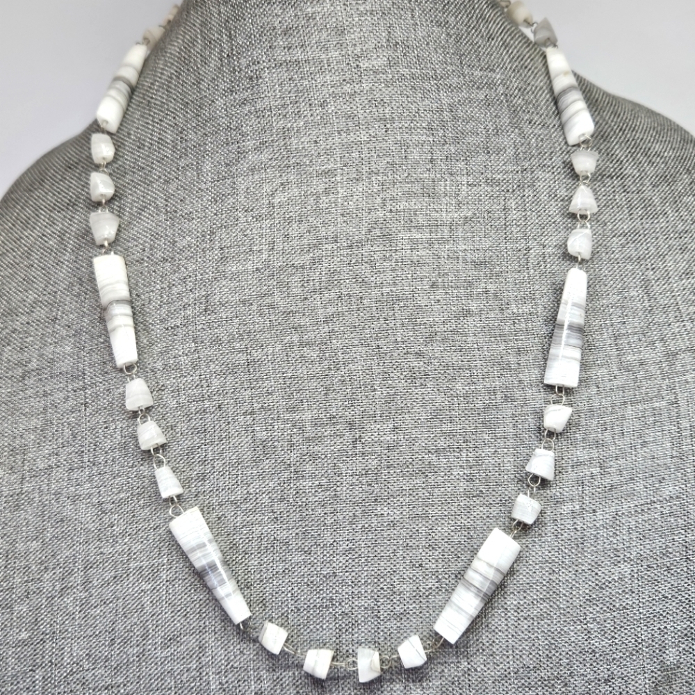 VINTAGE Grey & White Banded Agate Stone Beaded Necklace